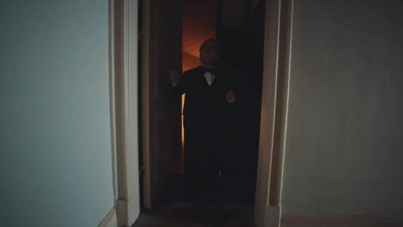 Кадры из сериала Девушка за стеклом 1 серия 1 сезон (2021)