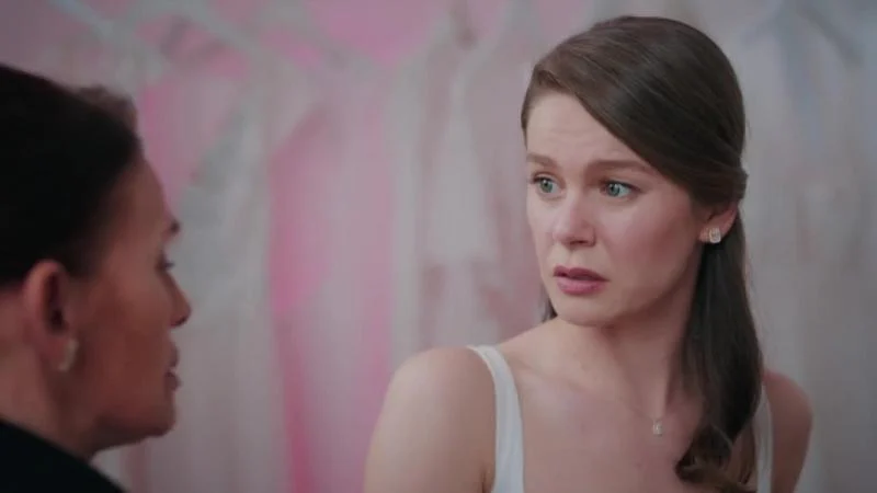 Кадры из сериала Девушка за стеклом 11 серия 1 сезон (2021)