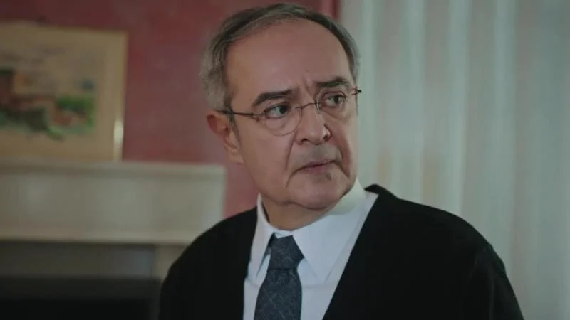 Кадры из сериала Девушка за стеклом 14 серия 1 сезон (2021)