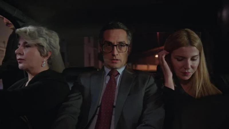 Кадры из сериала Девушка за стеклом 8 серия 1 сезон (2021)